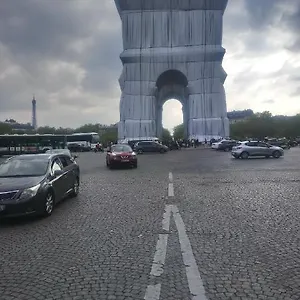 https://toureifelchampselysee-apartment.fr-paris.fr